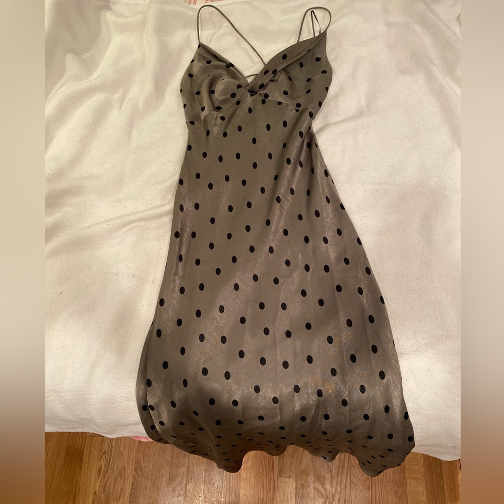 ZARA woman’s midi satin dress. Figure fitting. Green with black dots